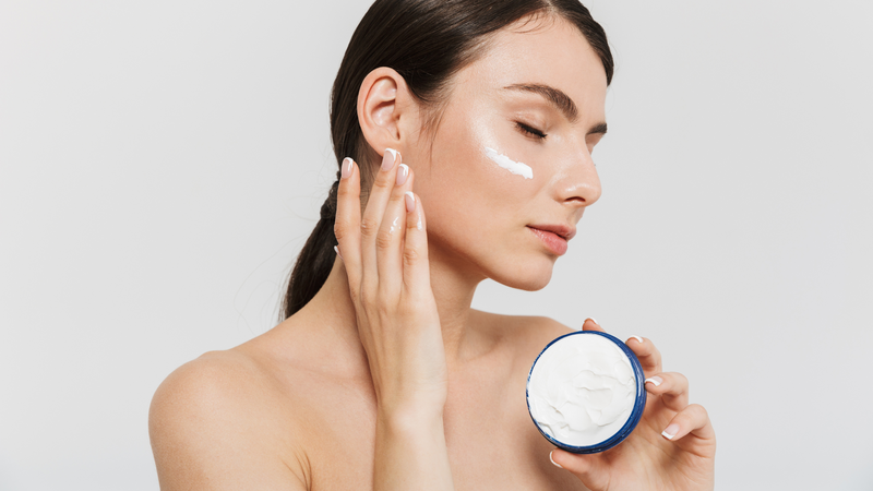 Antioxidants in Skincare: The Key to Fighting Premature Aging Naturally